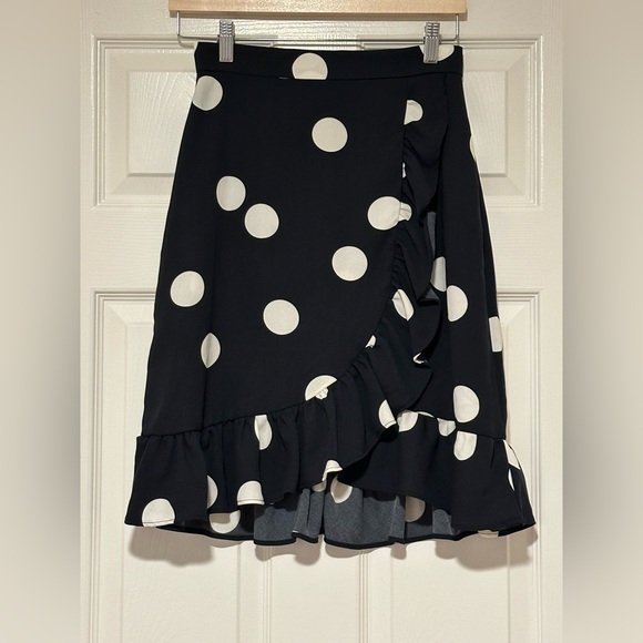 Women’s Modcloth It's a Wrap Ruffled A-Line Skirt Polka Dot Size 2 NWT - Picture 1 of 10